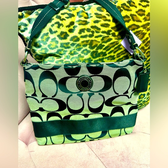 Coach Handbags - Vintage coach signature bag